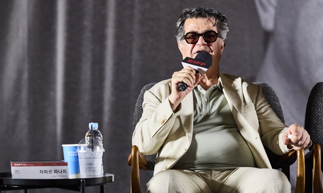 [At BIFF ②] Iranian director named Asian Filmmaker of the Year