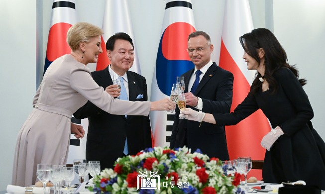 🎧 President Yoon holds talks with Polish leaders over meals