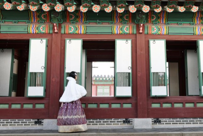 Light-breeze experience at royal palace in Seoul