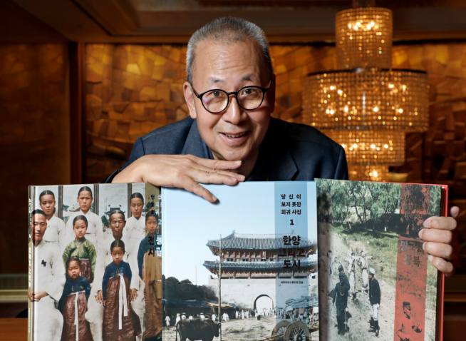 Taiwanese journalist unveils collection of photos of Koreas past