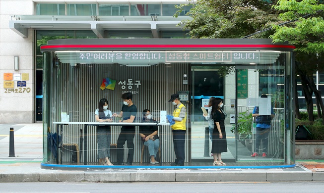 Seoul district opens 10 smart, virus-free bus stops
