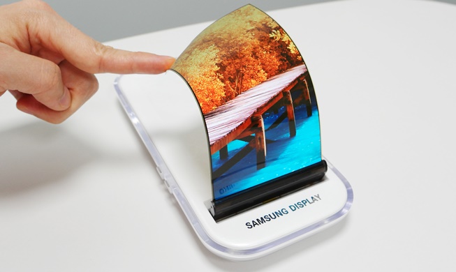 Samsung releases screen with near-perfect fold, LG shape-shifting smartphone