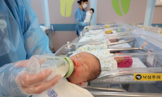 No. of Feb. births grows at record pace, fertility rate nears 1