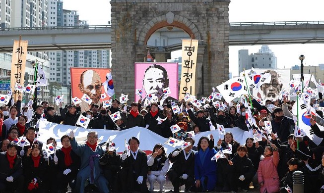 Reenactment of 1919 pro-independence movement march