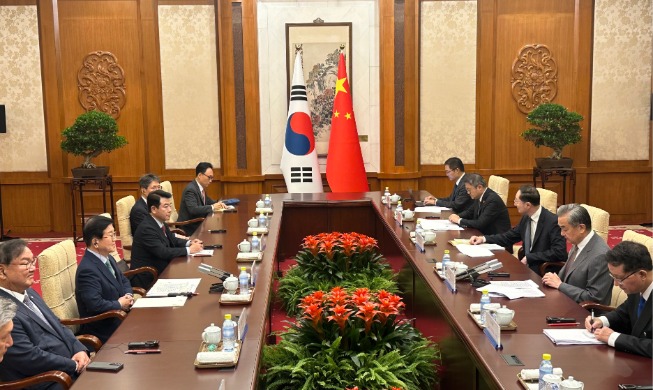 Special envoy to China delivers President Lee's personal letter