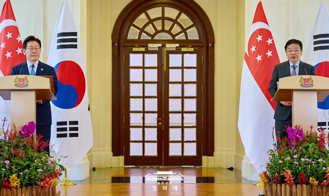 한-싱, FTA 개선 합의···AI·소형원전 등 MOU 5건 체결