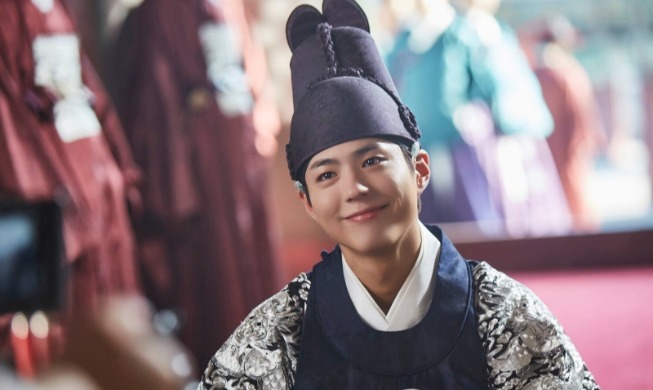 'When Life Gives You Tangerines' actor to promote Hanbok