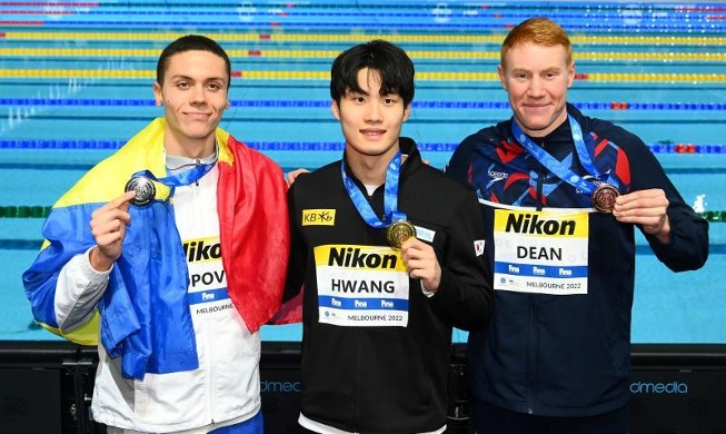 Teen sensation breaks Asian record at world swimming championships