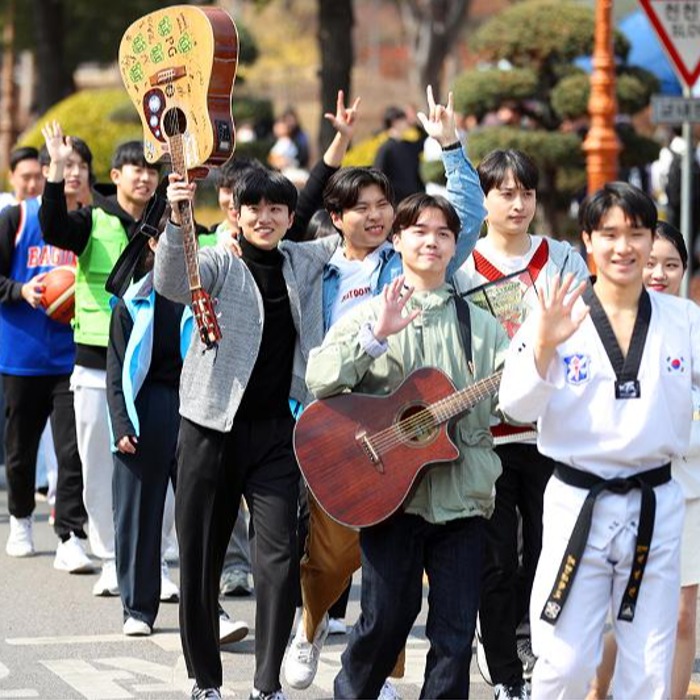 'Come and join our university club'