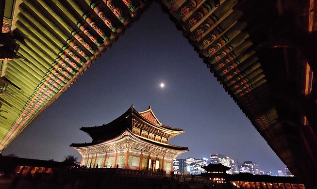 Exploring sites, festivals at night in Seoul and vicinity