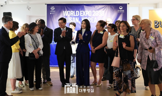 First lady attends Busan-themed 'Taste Korea' event in Paris