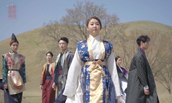 Traditional Silla costumes dazzle at cultural event in Gyeongju