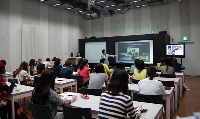 12 universities join Korea Foundation's Global e-School project