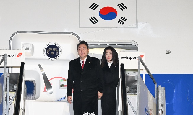 🎧 President Yoon arrives in Switzerland for World Economic Forum