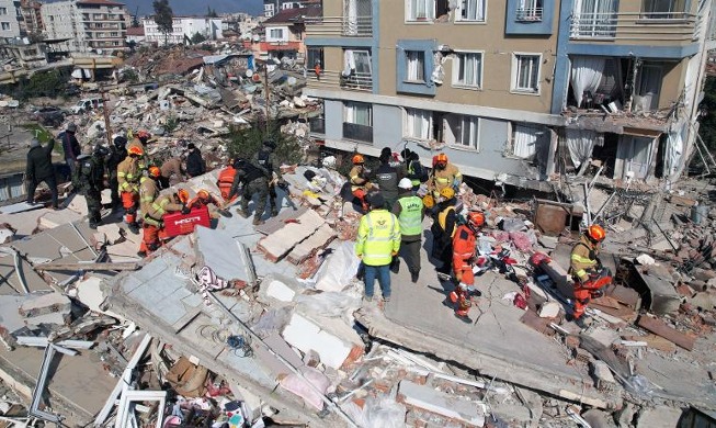 Rescue workers in Turkey save 2 more people to raise total to 8