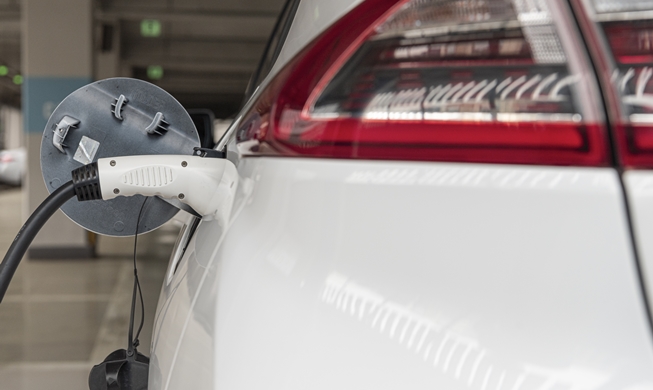 Tech advance charges electric vehicle's battery in 15 minutes