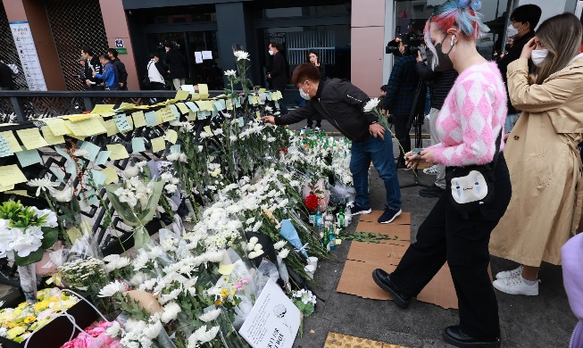 Family of each foreign nat'l who died in Itaewon incident to get KRW 20M