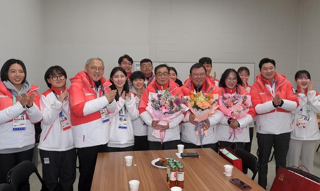 Minister meets Gangwon 2024 volunteers with birthdays
