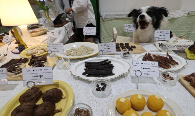 Law revision allows people to enter restaurants with pets
