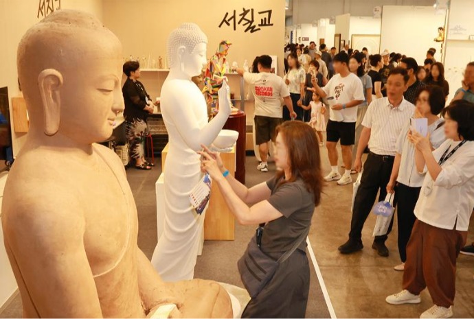 [사진으로 보는 한국] 불교문화 한자리에…부산국제불교박람회 개막