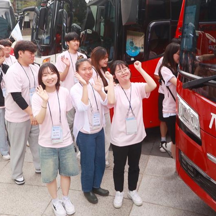 Youth supporters depart for sticks to try farming