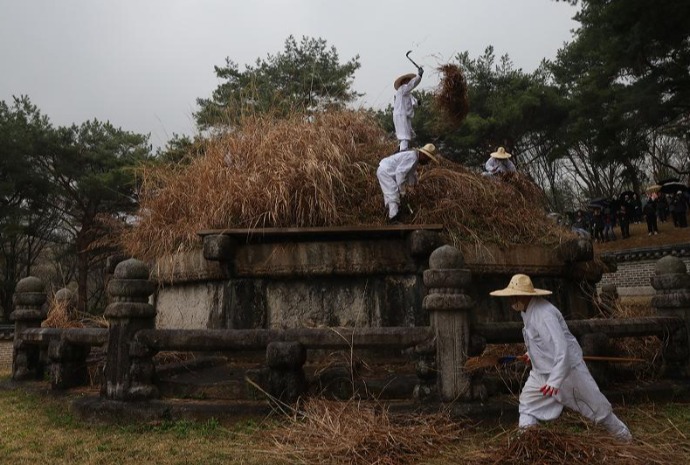 Trimming grass at royal Joseon tomb
