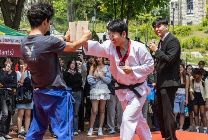 Taekwondo breaking demonstration at university festival
