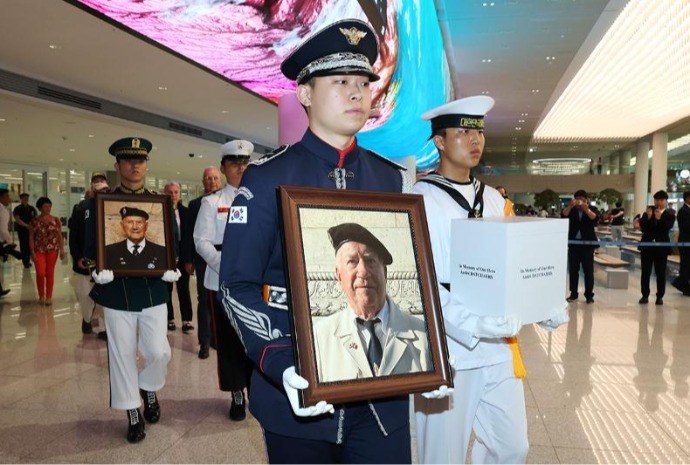 [사진으로 보는 한국] &acute;여기서부터 대한민국이 모시겠습니다&acute;