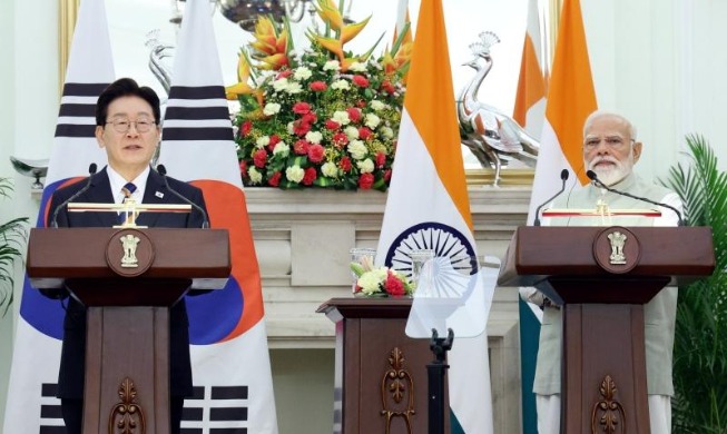 President Lee uses pragmatic diplomacy in visits to India, Vietnam