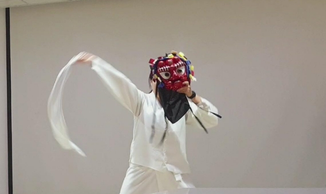 KCC in Egypt hosts workshop on traditional mask dance