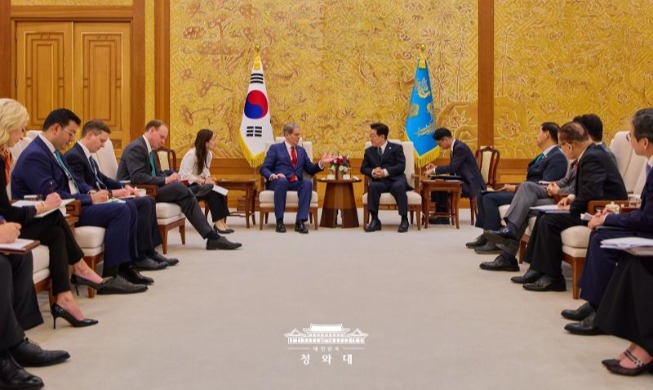President Lee: stable Sino-US ties to greatly boost world economy