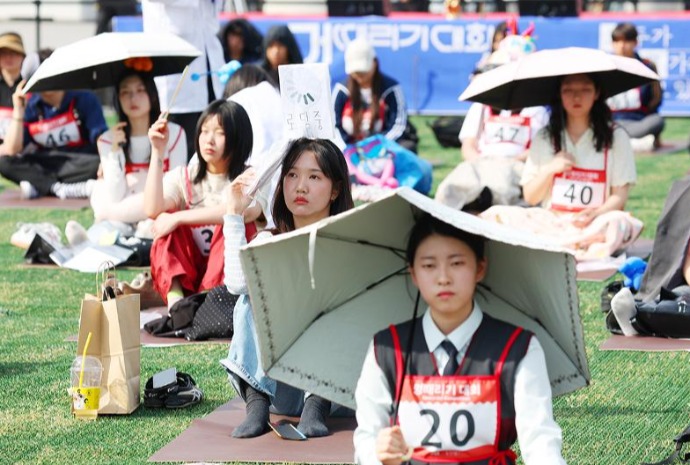 [사진으로 보는 한국] 바쁜 도심 속 &acute;멈춤&acute;