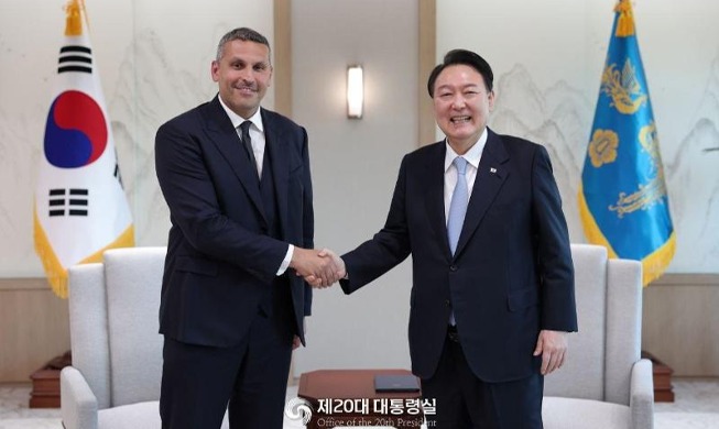 President Yoon, UAE envoy discuss bilateral ties in Seoul