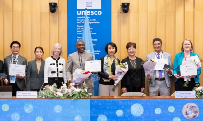 3 organizations receive Korea-sponsored UNESCO literacy award