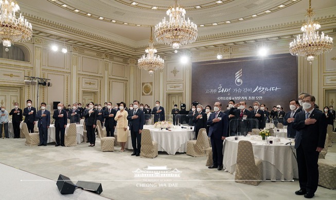 Remarks by President Moon Jae-in at Luncheon with Decorated <font color='red'>Patriots</font> <font color='red'>and</font> <font color='red'>Veterans</font> <font color='red'>and</font> Families <font color='red'>of</font> Fallen Heroes