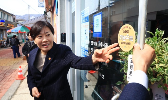 &acute;지역 소멸 위기 탈출 실험&acute;···농어촌 기본소득, 골목 깨운다