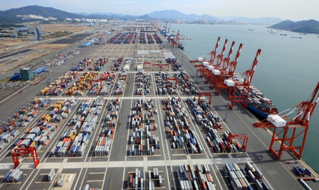 Jan.-April current account surplus exceeds USD 100B, 2nd in world
