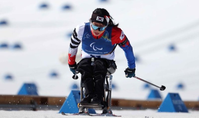 Biathlete, snowboarder win Korea's 1st medals at Paralympics