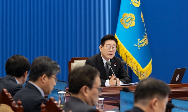 President repeats warning against int'l scams targeting Koreans