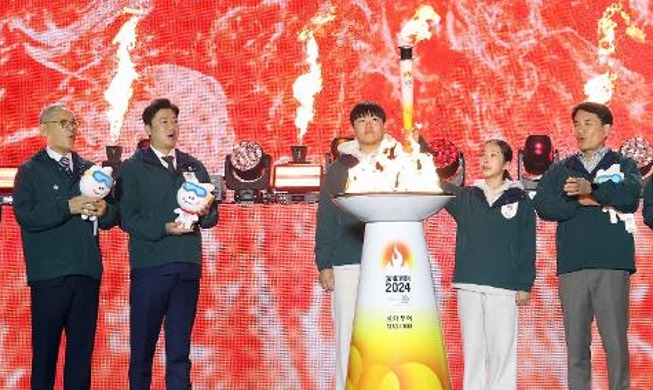 Torch relay for Gangwon 2024 held 100 days before tourney