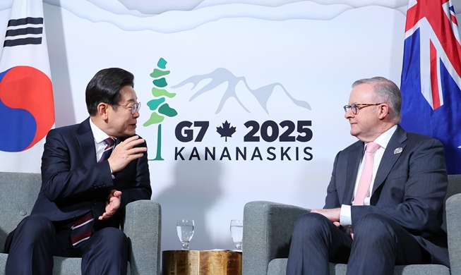 President Lee starts G7 schedule via talks with S. Africa, Australia