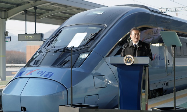 Domestically developed eco-friendly bullet train launched