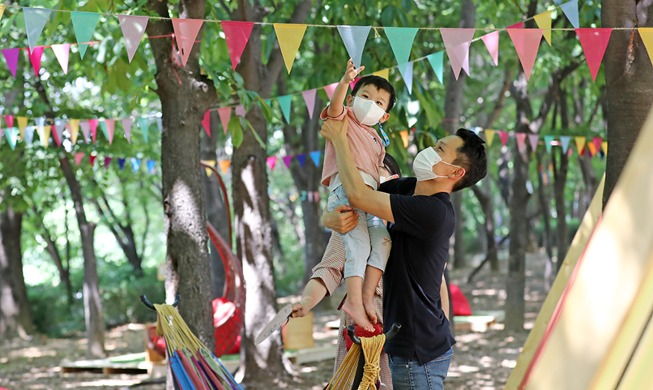 [Korea in photos] Cooling off at 'outdoor heat shelter'