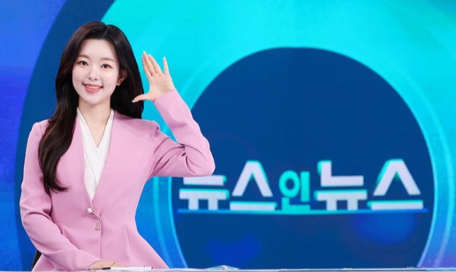 Nation's first hearing impaired news anchor talks career path