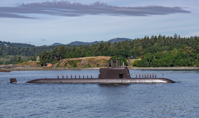 Domestic submarine achieves first in crossing Pacific to Canada