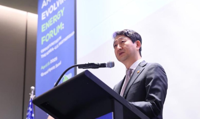 Trade minister stresses energy cooperation with US at forum