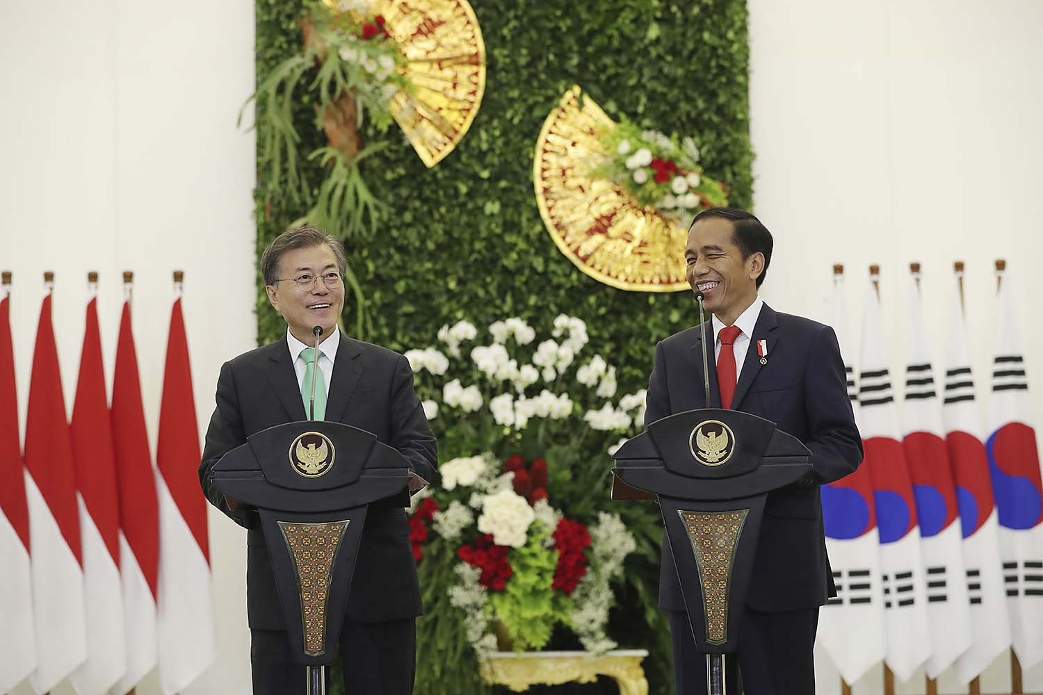 Joko Widodo and Moon Jae-in 201711