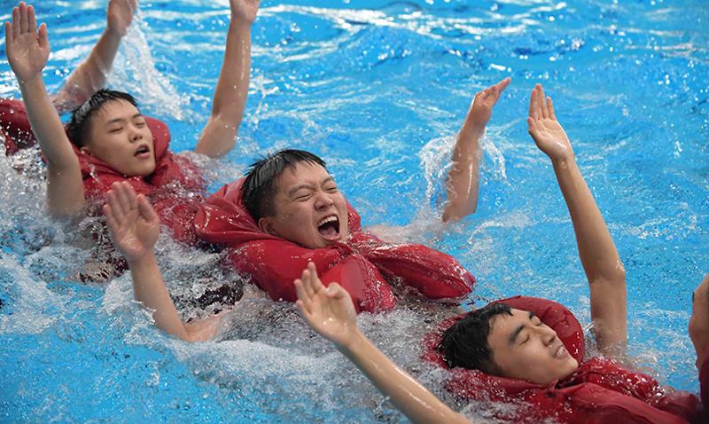 해군 부사관 후보생 전투 수영 훈련