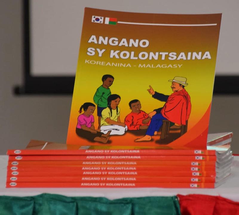 The Korean Embassy in Madagascar and the Malagasy Ministry of National Education in 2019 jointly published the book 