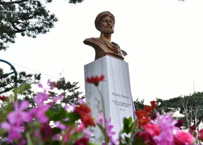 A statue of Uzbek author and politician Alisher Navoiy was erected in December last year in Seoul's Seocho-gu District.